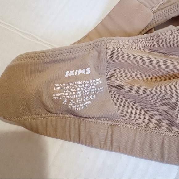 SKIMS Crossover Bralette Size Large Tan Fits Everybody No Underwire Soft V Neck - Picture 15 of 15